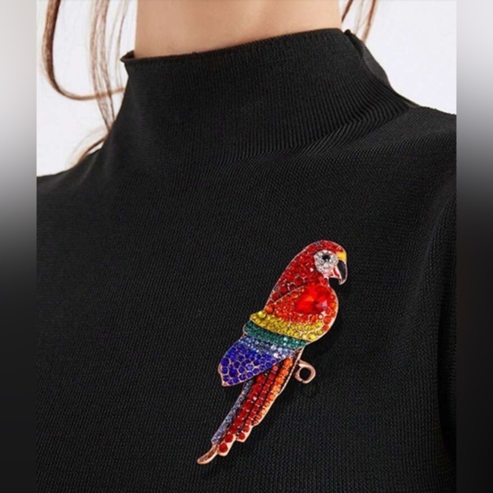 ✨NEW Colorful Parrot Brooch for Bird Lovers